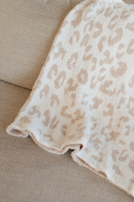Ari Blanket Single Cuddle Size in Neutral Animal – alternate view 2