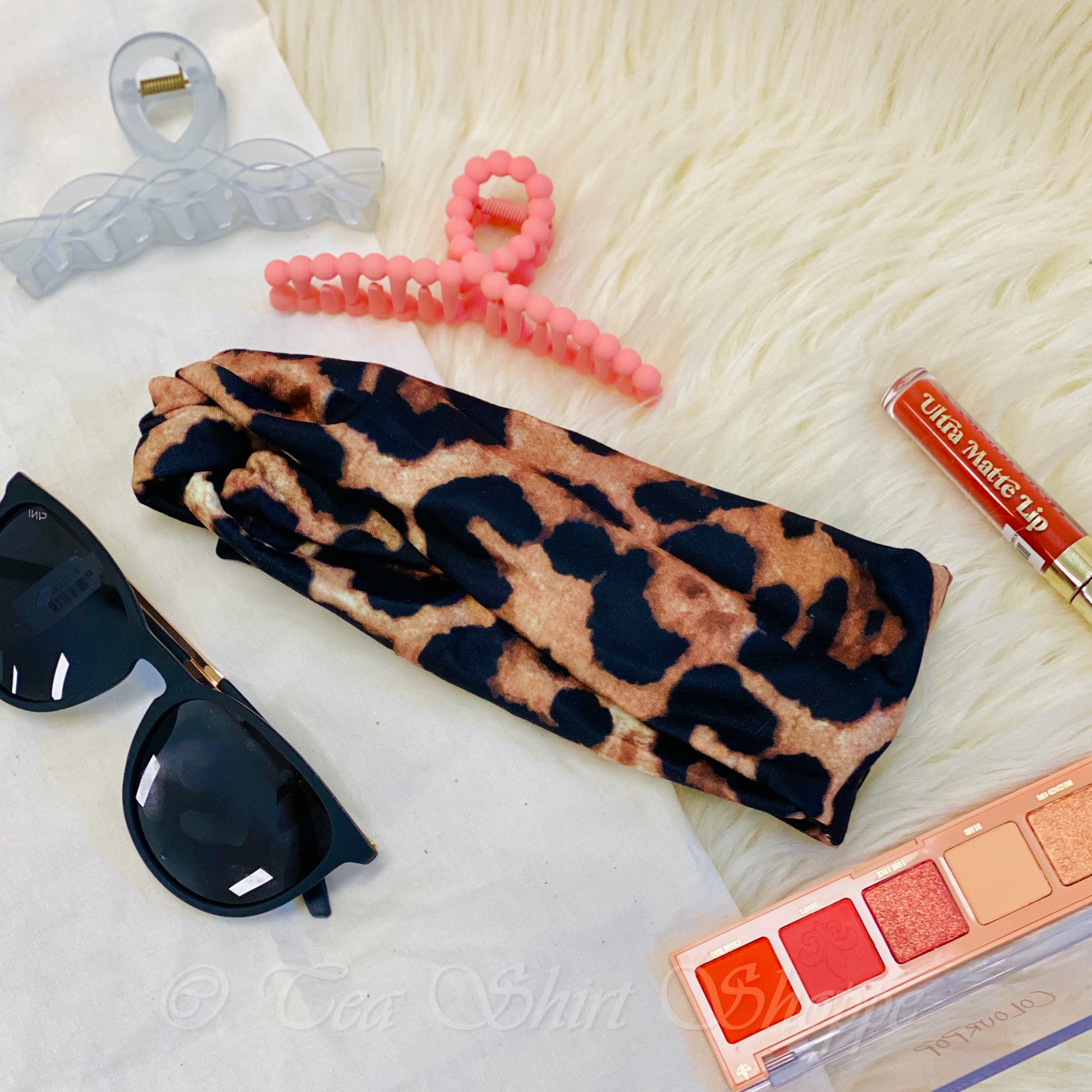 Welcome to effortless style! With this Boho Cheetah Twist Headband, you can add a touch of chic to your everyday look.
