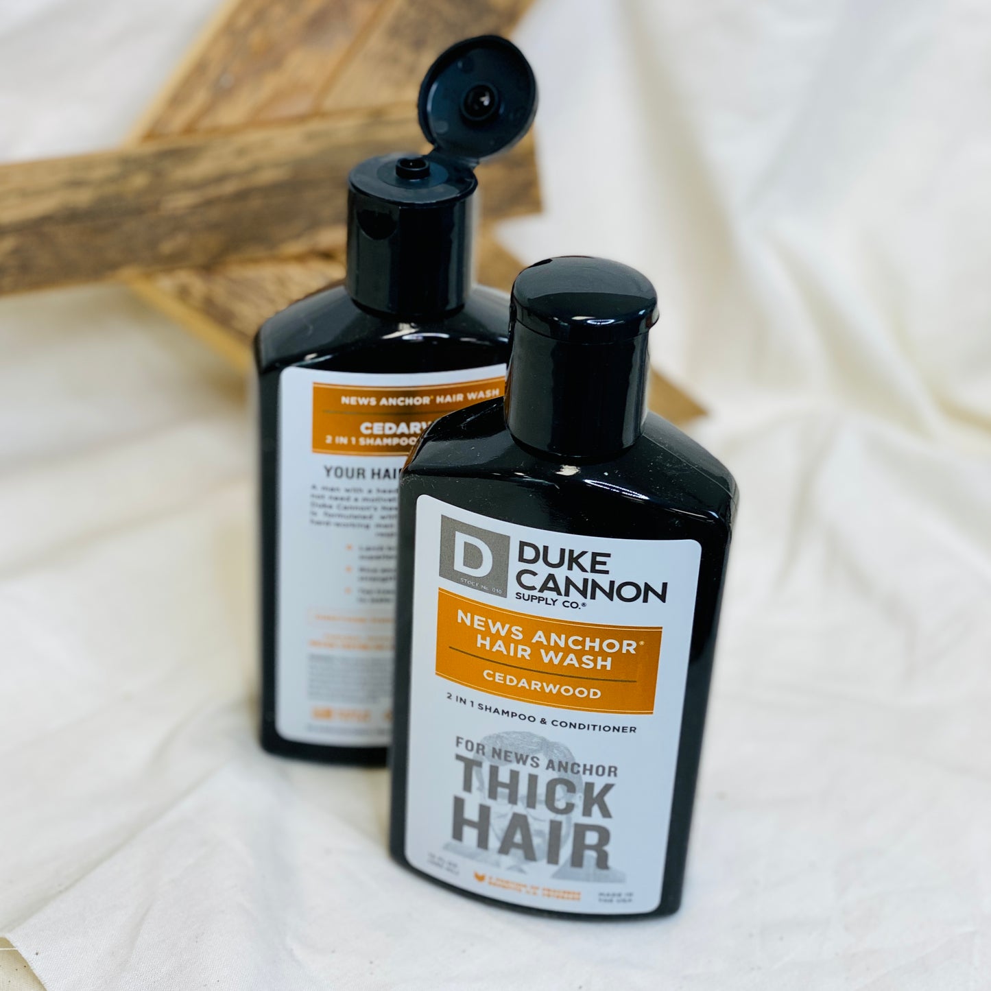 News Anchor 2-in-1 Hair Wash - Cedarwood shampoo & conditioner Duke Cannon