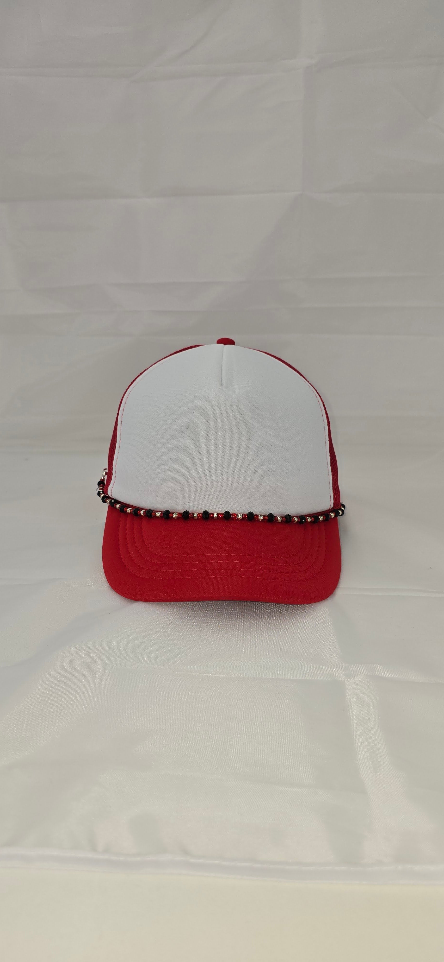 HAT CHAIN RED BLACK Tea-Shirt Shoppe