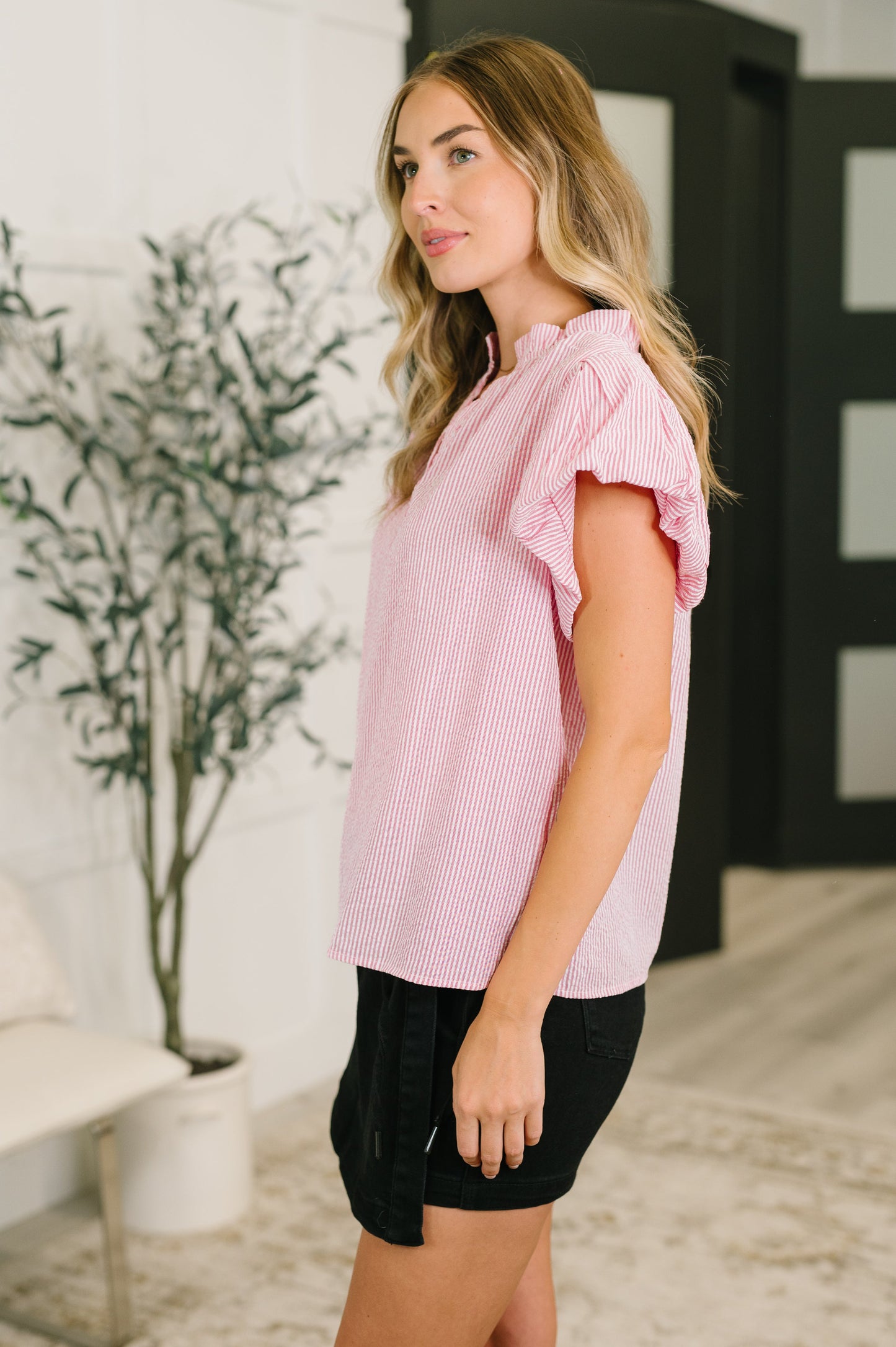 Beauty & Brains textured split neck blouse in crinkle woven fabric – alternate view 4