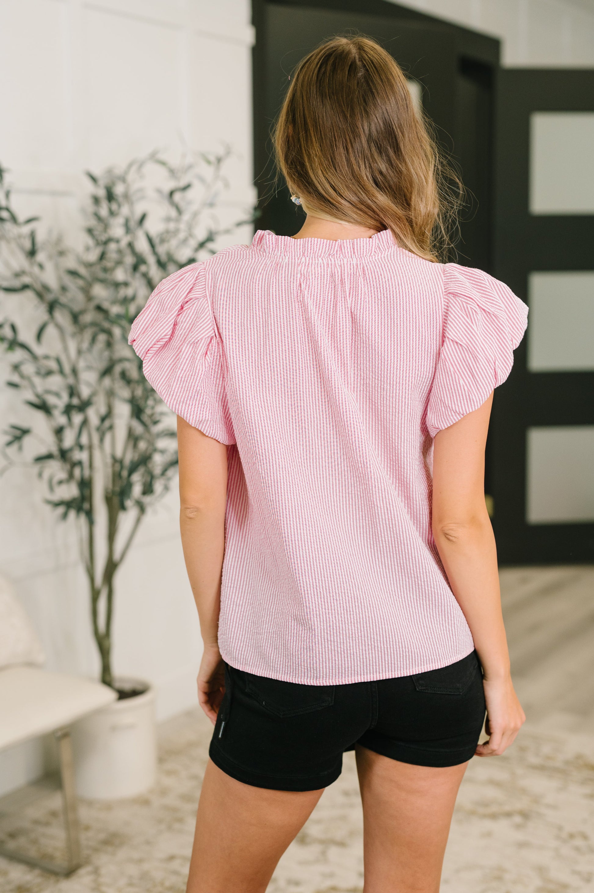 Beauty & Brains textured split neck blouse in crinkle woven fabric – alternate view 5