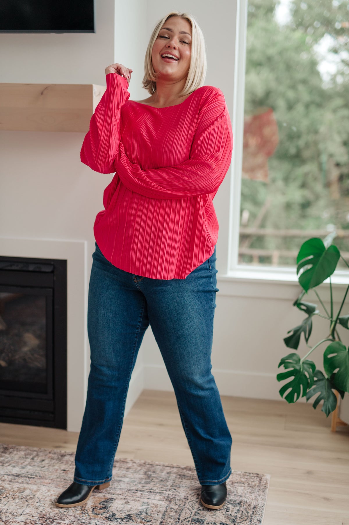 Going Out Plisse Top in satin – alternate view 3