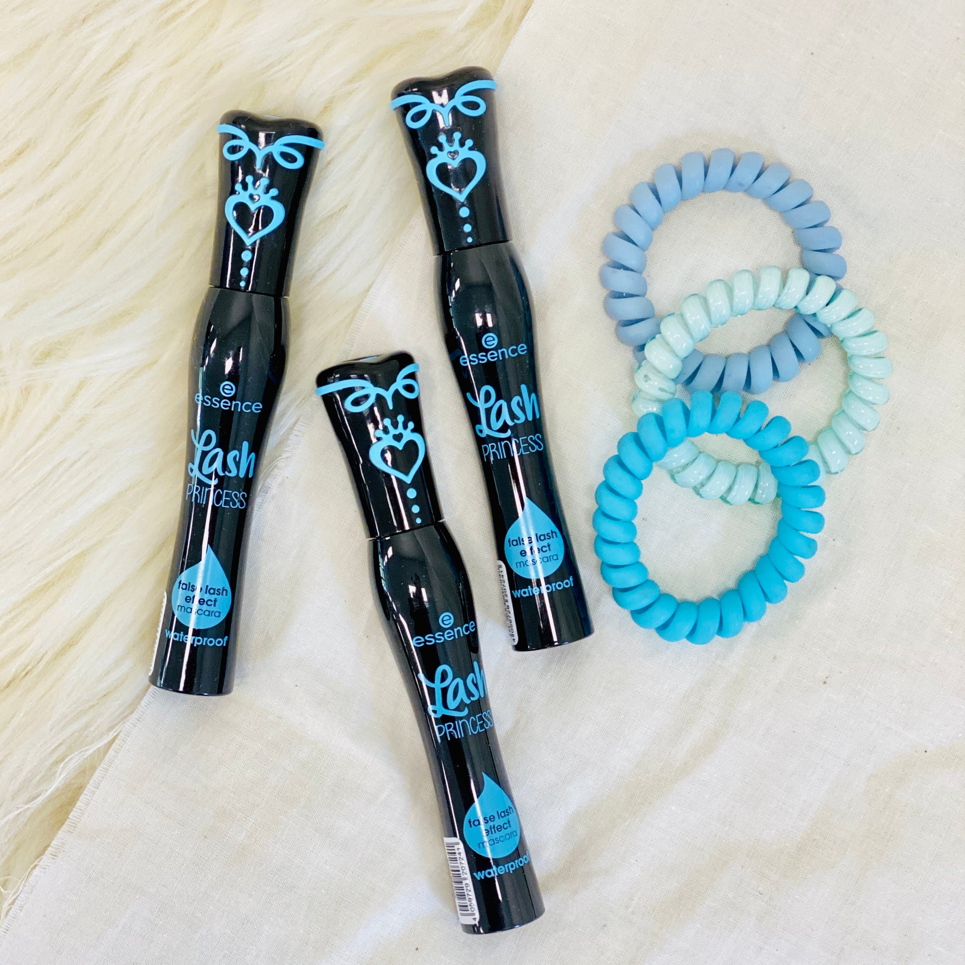 Royal sister is now waterproof! Lash Princess False Lash Effect Waterproof Mascara by Essence gives you voluminous false lash effects of the original in a waterproof formula! The conic shape fiber brush provides lashes with dramatic volume and sculpted length. Ophthalmologically tested. No Animal Testing & Paraben Free