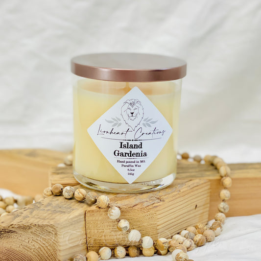 Island Gardenia Scented Candle Bring a lasting sense of comfort and warmth to your home with the Island Gardenia Scented Candle. Salty, hawaiian, and earthy, this special wax blend is sure to transport you back to lazy afternoons on a beach surrounded by nature.