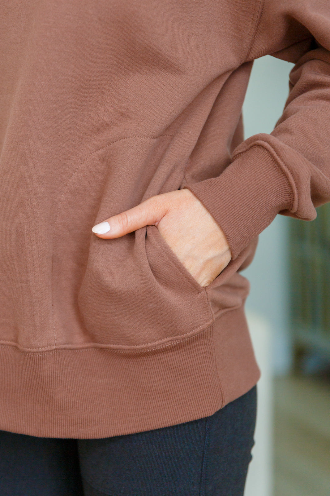 Make No Mistake Mock Neck Pullover in Cocoa, sweatshirt fleece – alternate view 7
