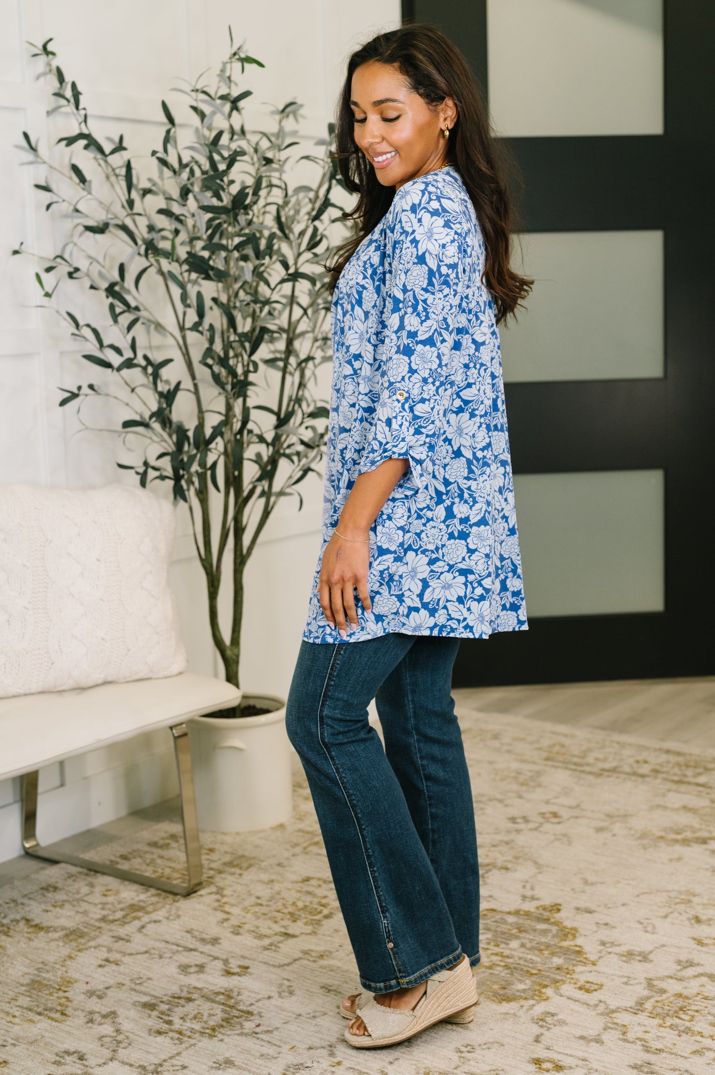 Lizzy cardigan in blue and white floral print – alternate view 4