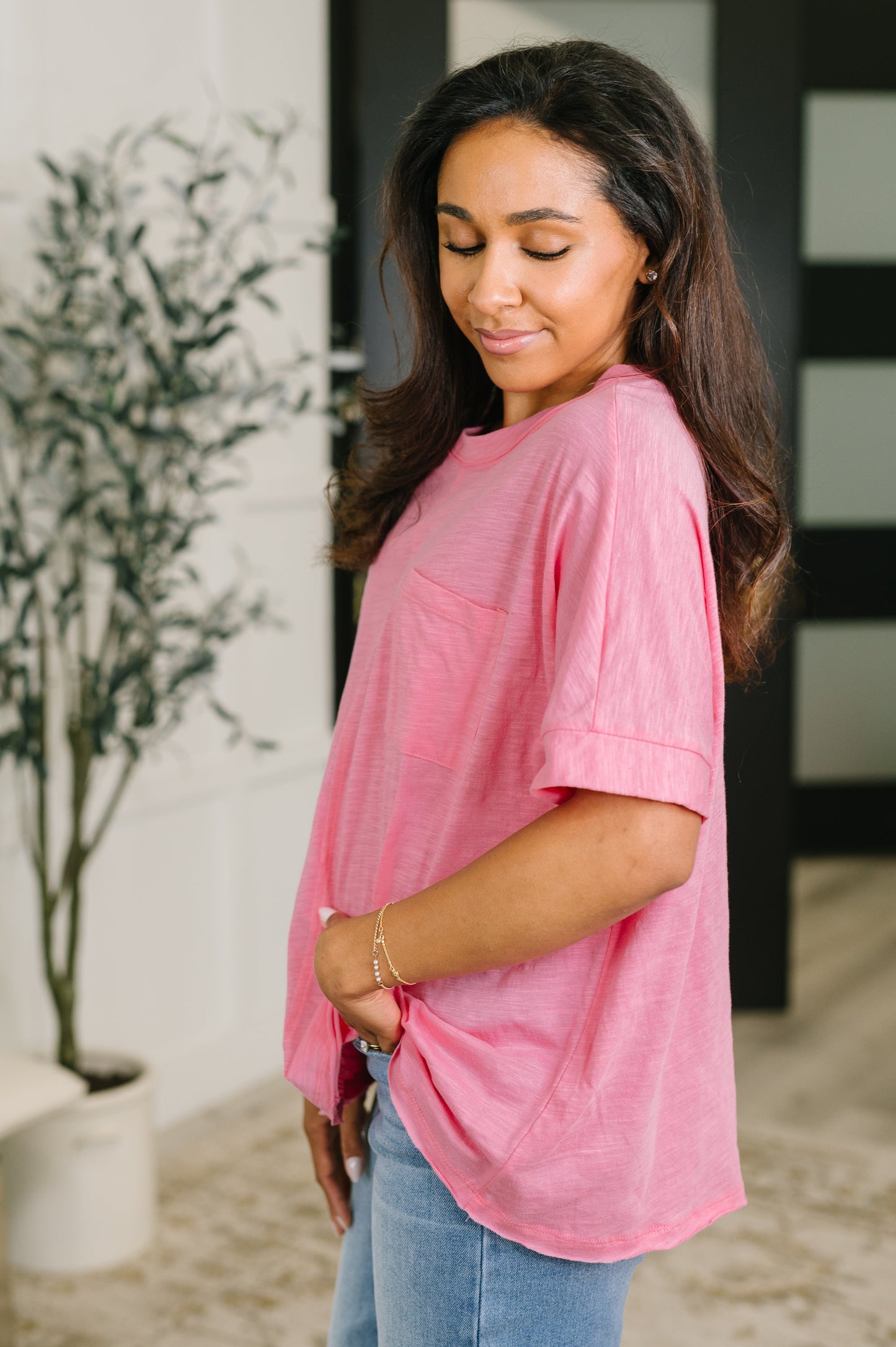 The Layback Relaxed Basic Tee in Pink – alternate view 4