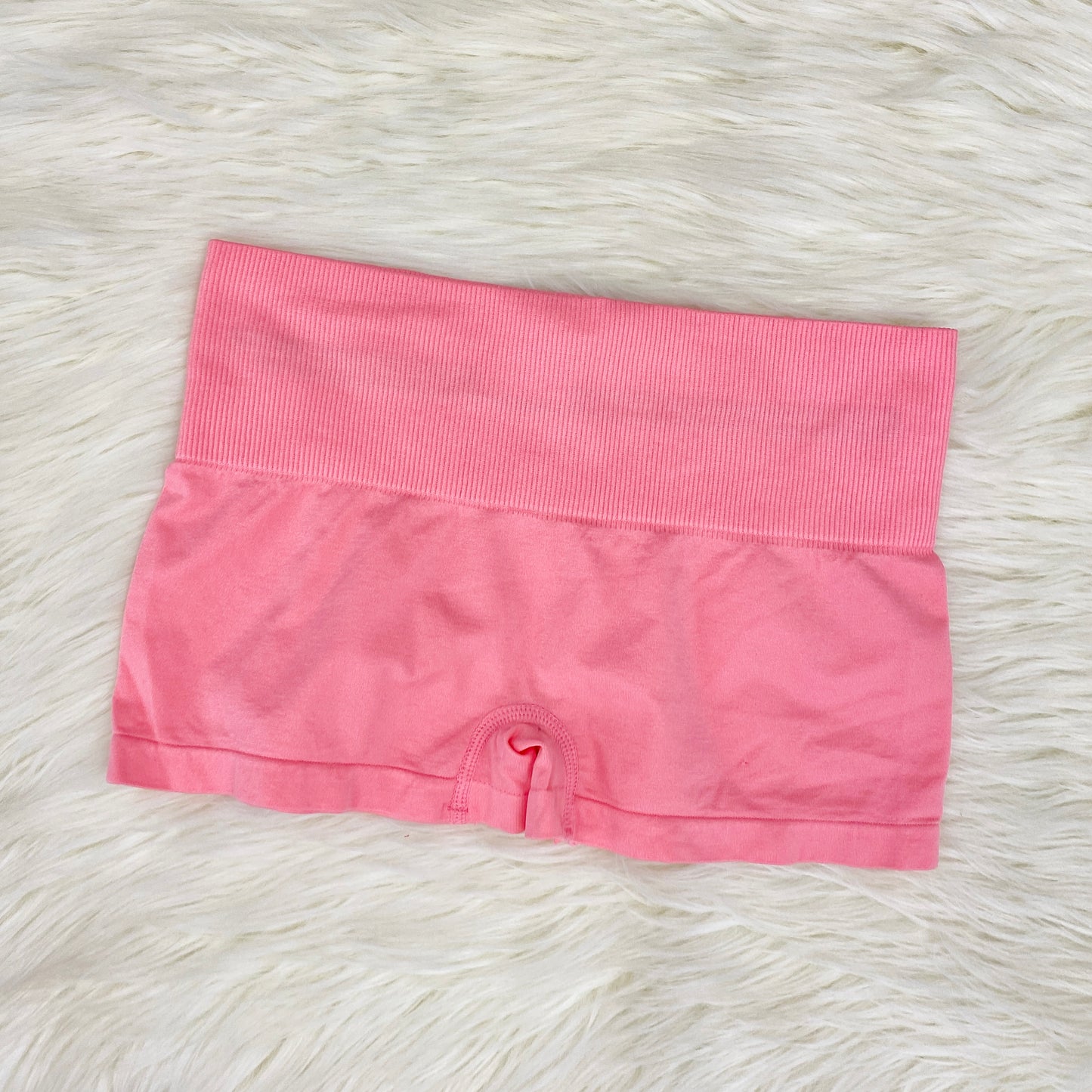 The wider side panels offer additional coverage and support, making them suitable for various activities and lifestyles. Whether you're going to work, hitting the gym, or simply lounging at home, these panties will keep you comfortable and confident throughout the day.