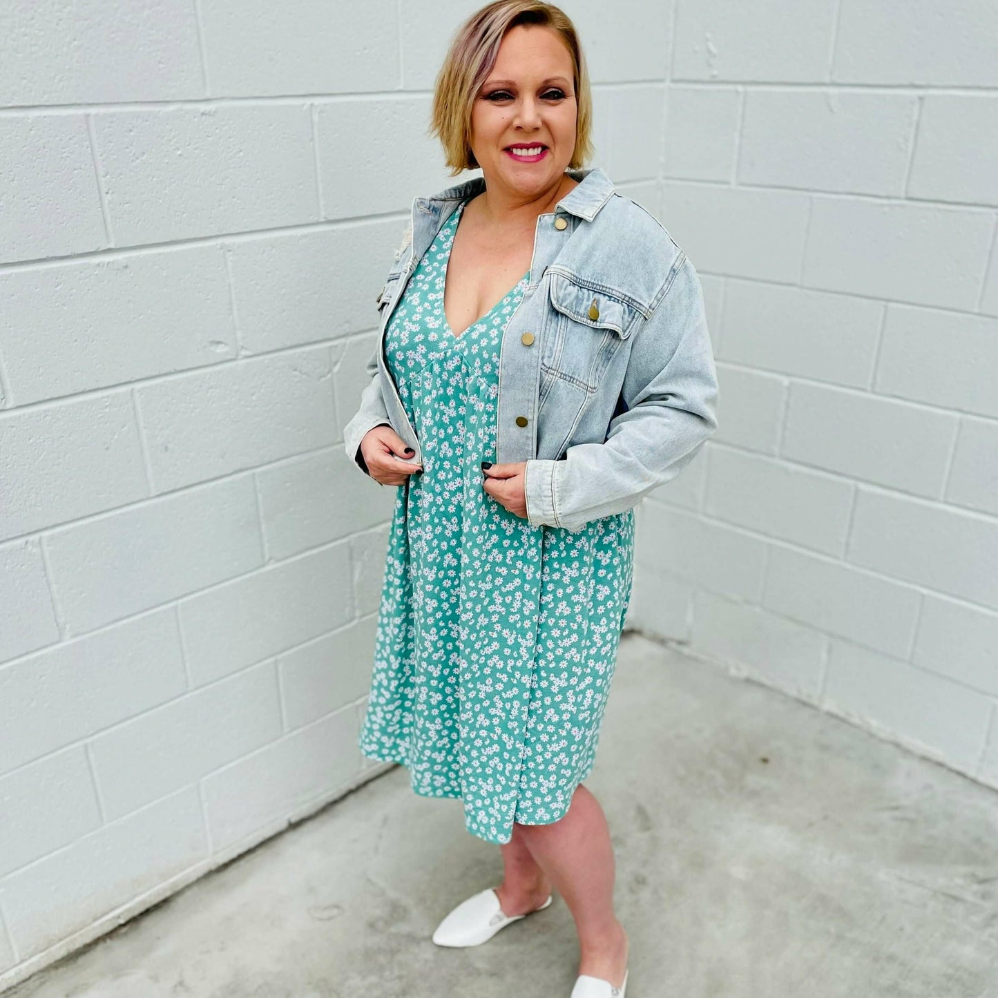 Who doesn't want a dress you can go out in and curl up in. Ummm I do. You girls need this dress and our white mules to pair with it. This whole outfit is so perfect! Baby daisy flowers adorn a blue-green background on this v-neck bell-sleeved supersoft dress.