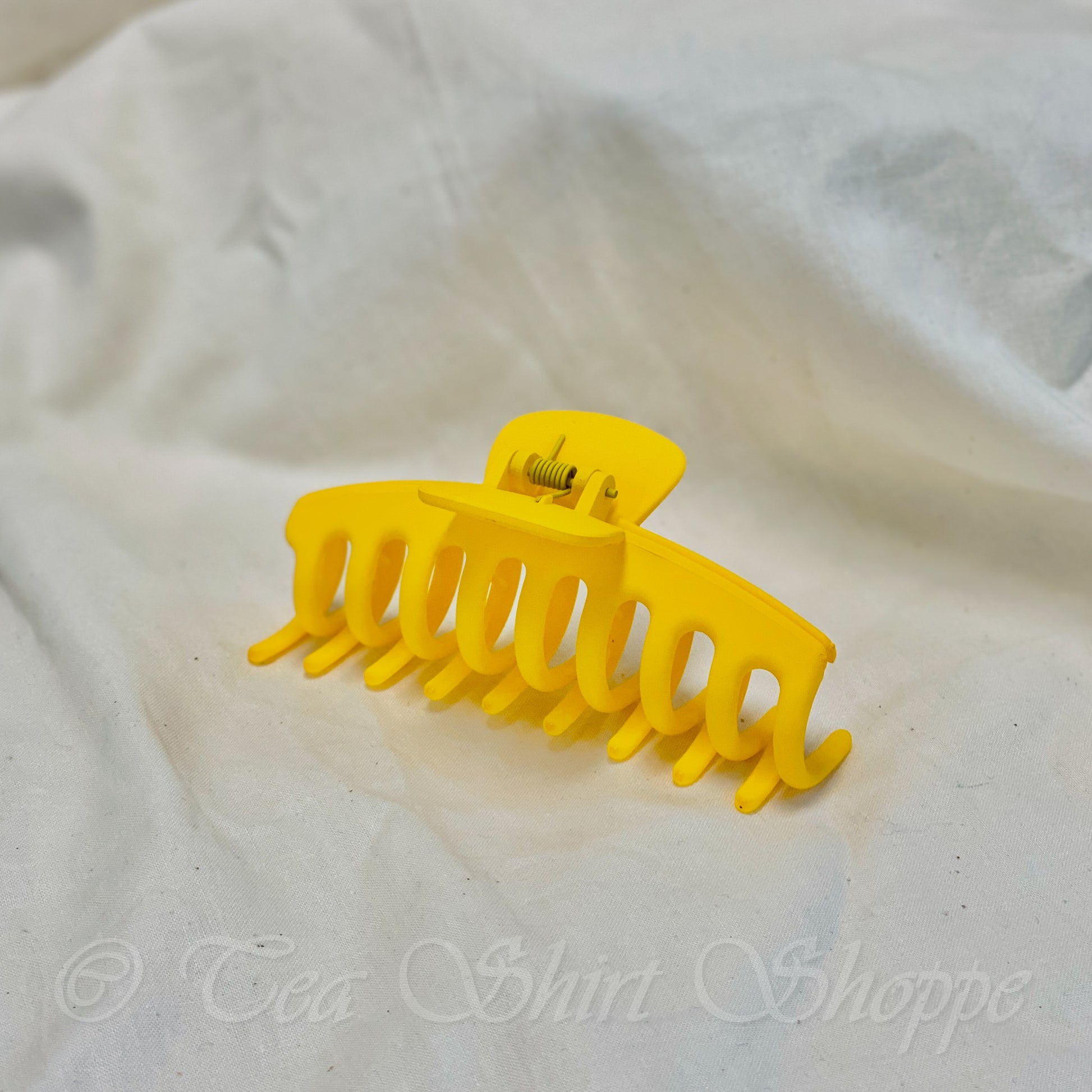 bright yellow claw clip