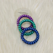 Hotlines are the BEST hair ties. We might be biased, but once you try them, you'll agree! They're ouchless & creaseless. Our coil hair tie design won't give you a headache because they don't pull on your roots! We have 4 sizes of hair ties to accommodate all hair types. Check the graphic to see which one is right for you! 