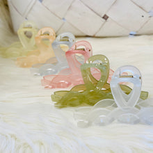﻿Braided Claw Clip ﻿Claw clips are coming back! These gorgeous one's give a braided affect which means they are long and will hold lots of hair. Love these!
