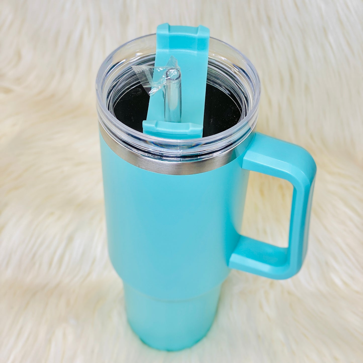 With its vibrant colors and large size, it’s both practical and trendy – the perfect combination! Plus, its ergonomic handle will make carrying your beverage of choice easy and comfortable.