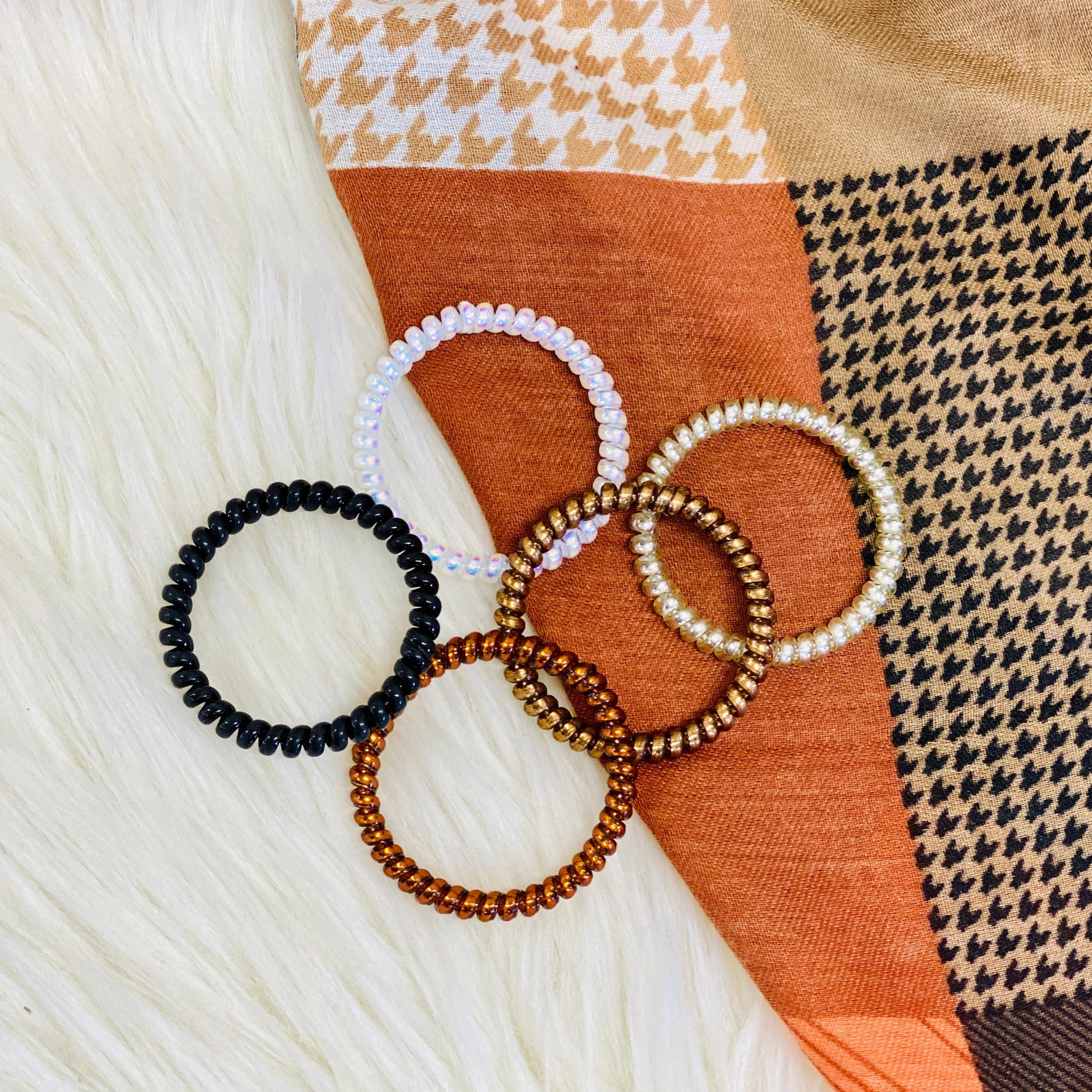 Hotlines are the BEST hair ties. We might be biased, but once you try them, you'll agree! They're ouchless & creaseless. Our coil hair tie design won't give you a headache because they don't pull on your roots! We have 4 sizes of hair ties to accommodate all hair types. Check the graphic to see which one is right for you! 