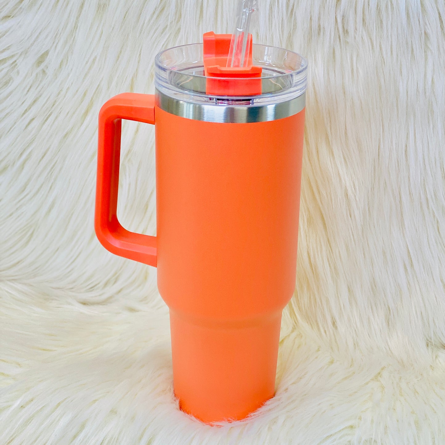 With its vibrant colors and large size, it’s both practical and trendy – the perfect combination! Plus, its handle will make carrying your beverage of choice easy and comfortable. 