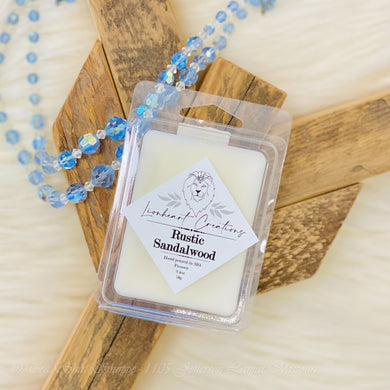  Perfect for reviving a cozy atmosphere, this wax melt carries a warm and complex blend of exotic spice, earthy sandalwood, white birch, rum and countryside notes to create a rich and sensual scent. 